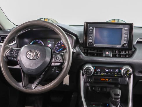 Used 2022 Toyota RAV4 LE AWD/4WD image 17