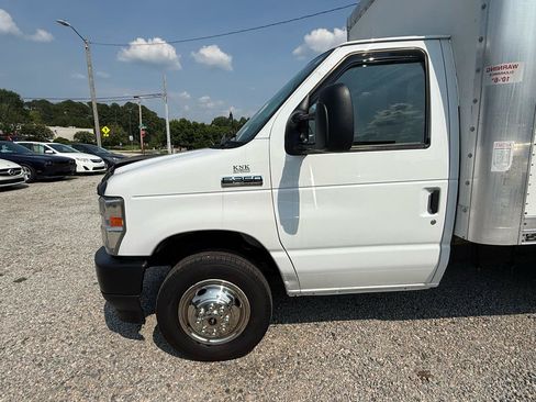 Used 2024 Ford E-350 and Econoline 350 Super Duty w/ Power Windows & Locks Group RWD image 17