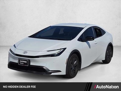 Used 2024 Toyota Prius LE FWD image 1
