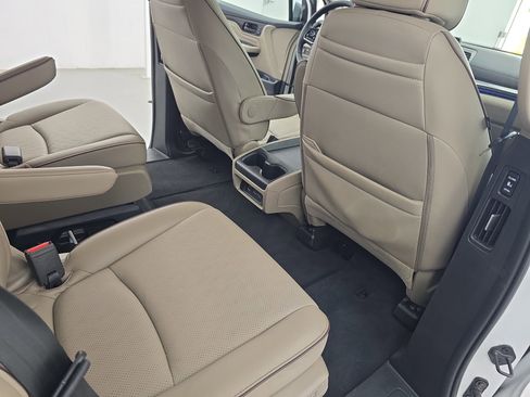 Used 2024 Honda Odyssey Elite image 11