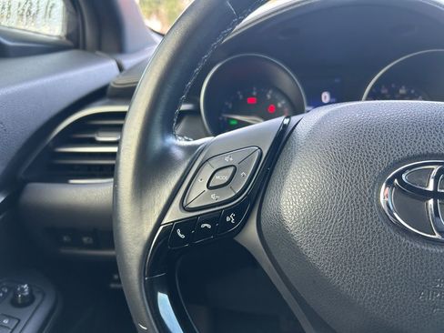 Used 2018 Toyota C-HR XLE image 17