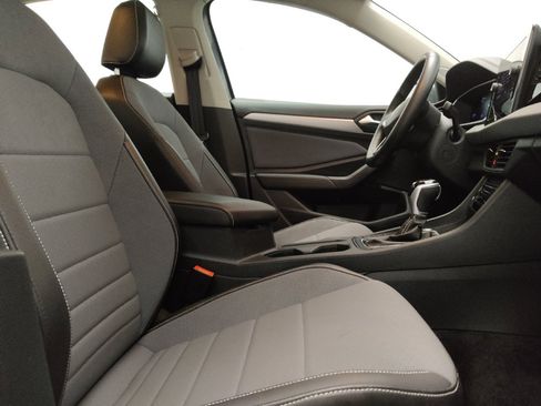 Used 2025 Volkswagen Jetta SE FWD image 21