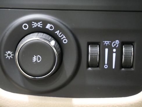 Used 2023 Jeep Grand Cherokee Limited w/ Trailer Tow Package image 17