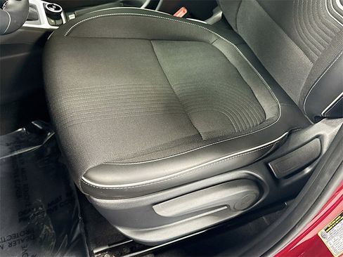 Used 2024 Hyundai Venue Limited image 18