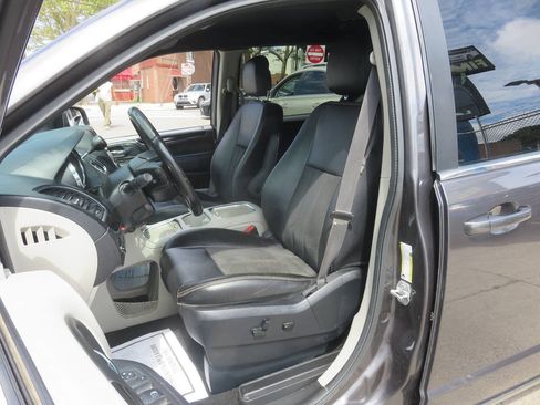 Used 2019 Dodge Grand Caravan SXT FWD image 10