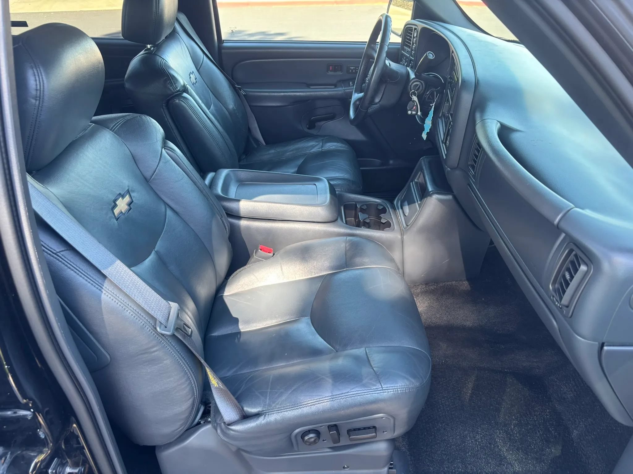 Used 2002 Chevrolet Avalanche 2500 w/ Convenience Pkg AWD/4WD image 14