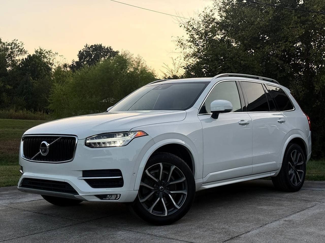 Used 2018 Volvo XC90 T6 Momentum w/ Convenience Package AWD/4WD image 1