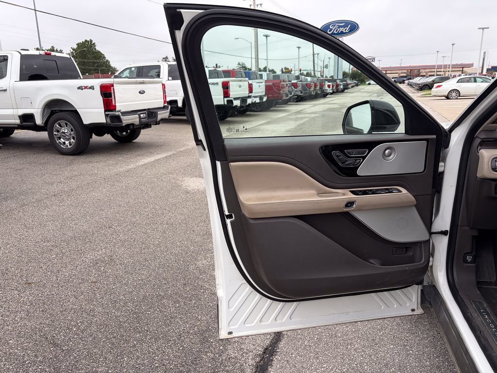 Used 2020 Lincoln Aviator Reserve w/ Equipment Group 202A AWD/4WD image 11