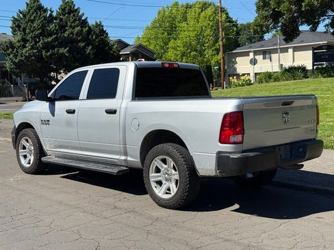 Used 2018 RAM 1500 ST AWD/4WD image 3