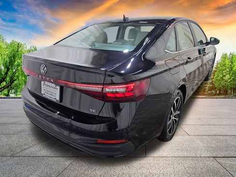 Certified 2025 Volkswagen Jetta SE image 4