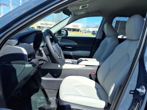 Used 2026 Toyota Grand Highlander AWD image 11