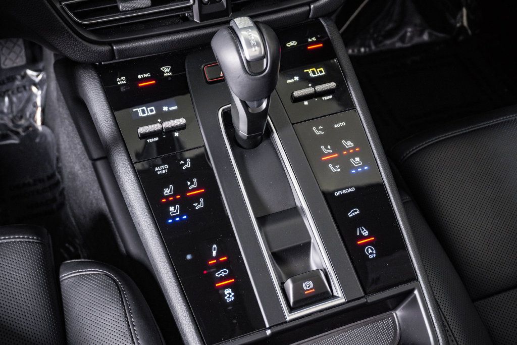 Certified 2026 Porsche Macan S AWD/4WD image 24