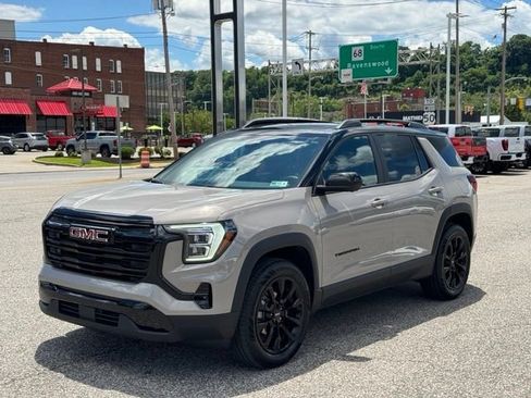 Used 2025 GMC Terrain Elevation w/ Elevation Premium Package AWD/4WD image 2