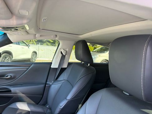 Used 2025 Lexus ES 300h w/ Premium Package FWD image 8
