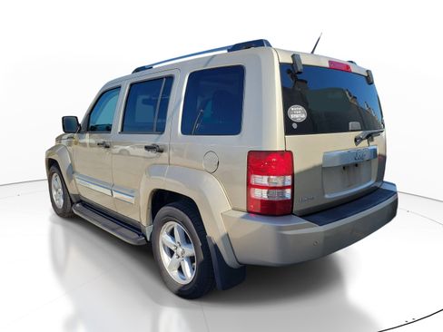 Used 2011 Jeep Liberty Limited w/ Comfort/Convenience Group image 4