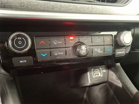 Used 2022 Jeep Compass Latitude w/ Convenience Group image 18