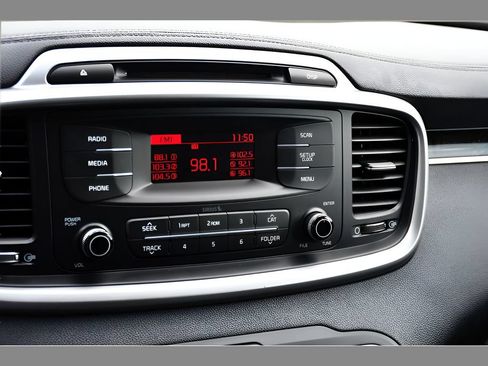 Used 2017 Kia Sorento L FWD image 32