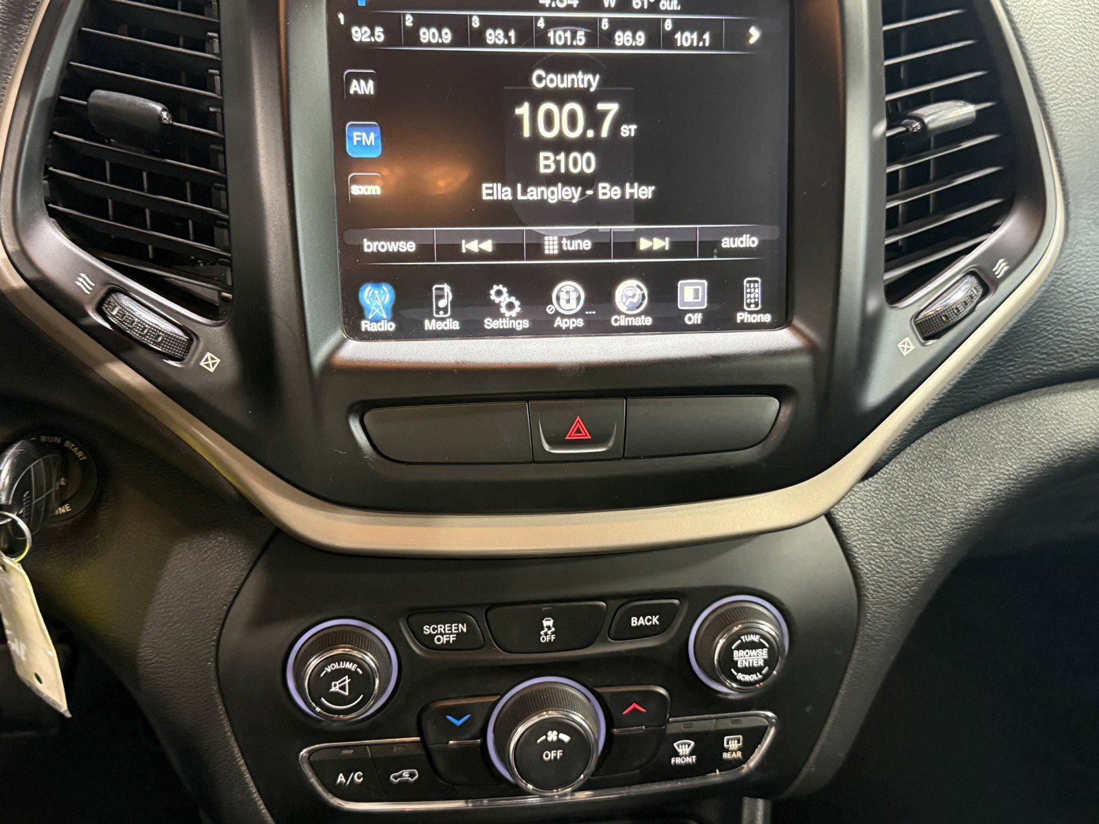 Used 2016 Jeep Cherokee Latitude AWD/4WD image 14