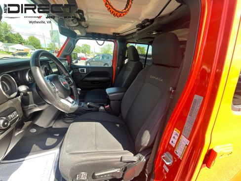 Used 2018 Jeep Wrangler Unlimited Sahara AWD/4WD image 14