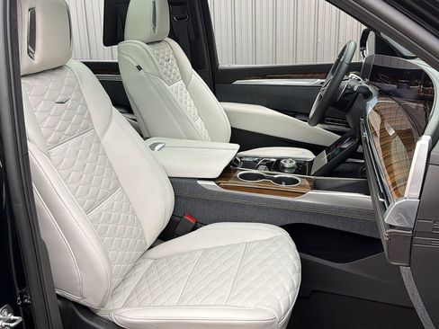 Used 2026 Cadillac Escalade Platinum Sport image 35