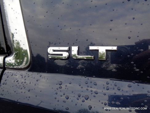 Used 2017 GMC Yukon SLT image 6