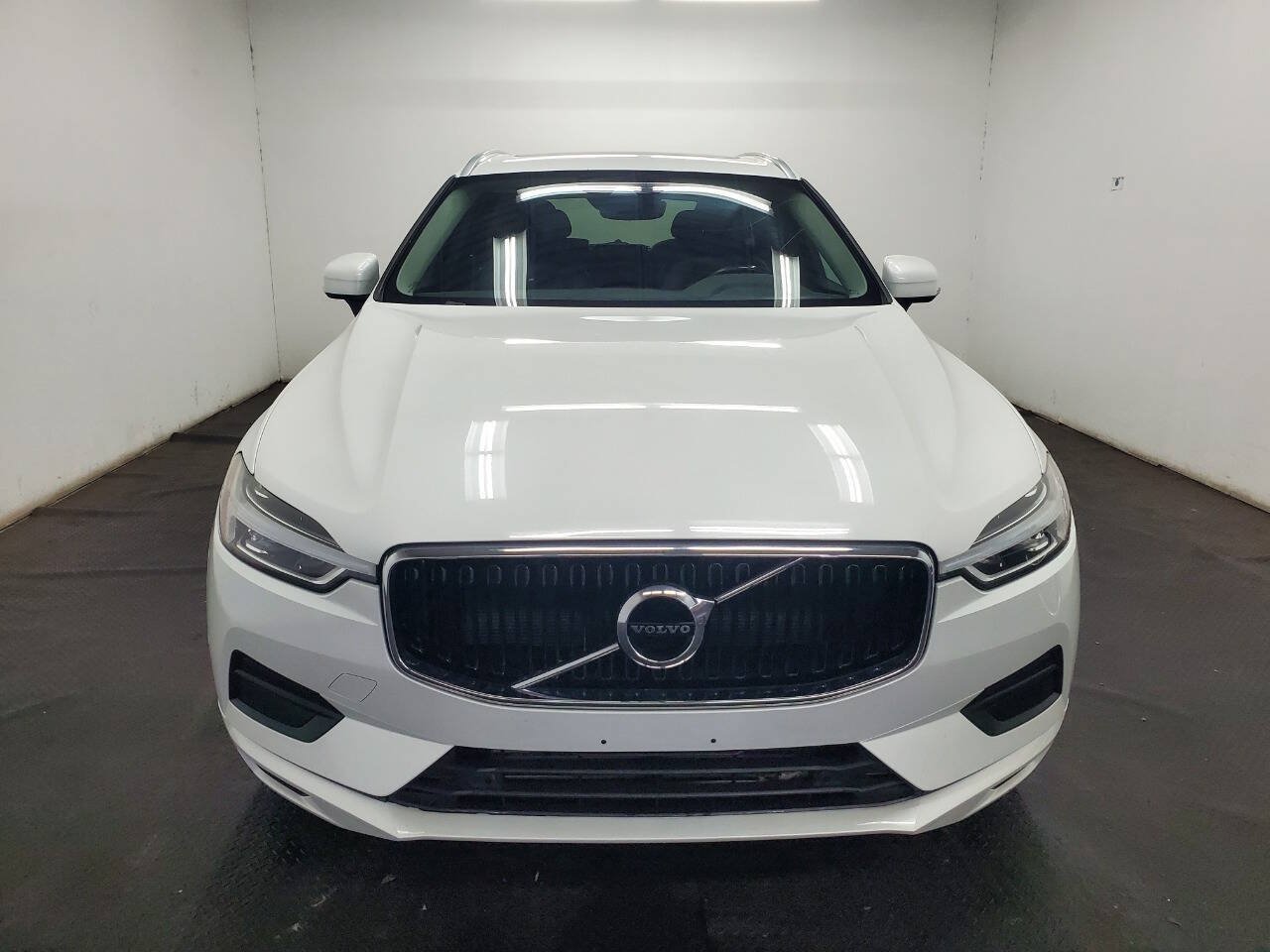 Used 2019 Volvo XC60 T5 Momentum w/ Premium Package AWD/4WD image 2