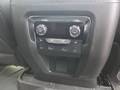 New 2026 Chevrolet Suburban High Country image 19