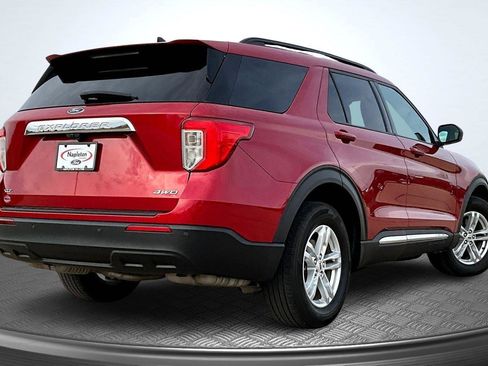Used 2023 Ford Explorer XLT AWD/4WD image 2