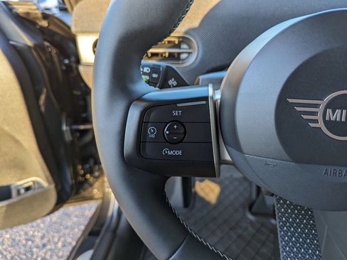 Used 2025 MINI Cooper S FWD image 15