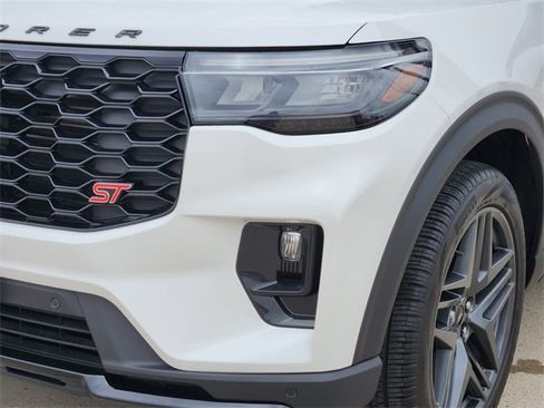Used 2025 Ford Explorer ST RWD image 17