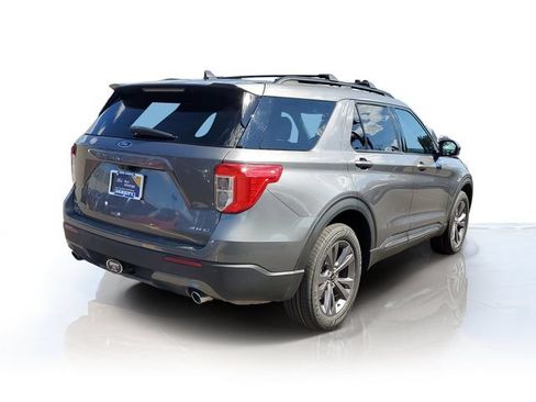 Certified 2023 Ford Explorer XLT w/ Equipment Group 202A AWD/4WD image 4