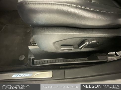 Used 2018 Ford Edge Titanium image 25