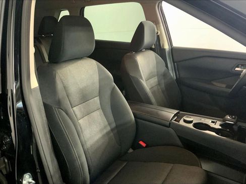 Used 2025 Nissan Rogue SV image 7