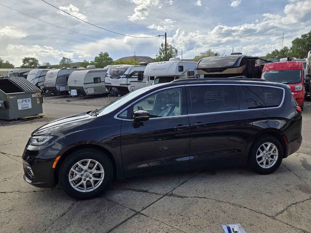 Used 2022 Chrysler Pacifica Touring-L FWD image 6