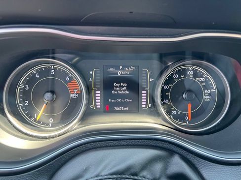 Used 2020 Jeep Cherokee Latitude Plus w/ Cold Weather Group AWD/4WD image 39