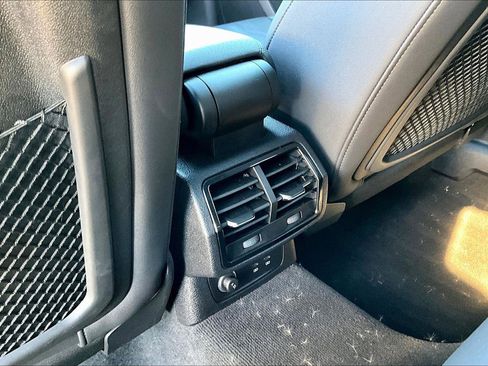 Used 2023 Audi Q3 2.0T Premium image 16