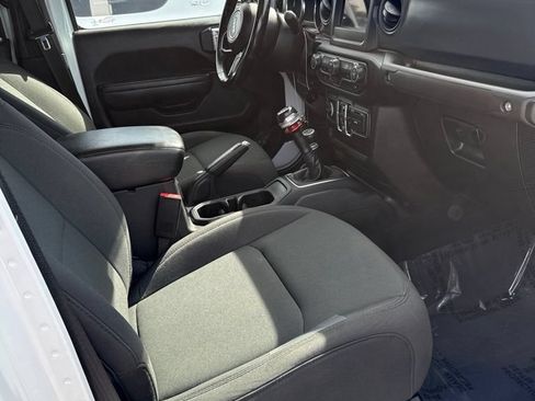 Used 2022 Jeep Gladiator Sport AWD/4WD image 9
