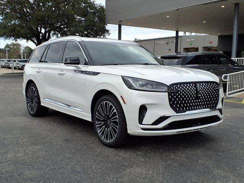 New 2025 Lincoln Aviator Black Label image 3