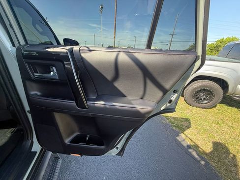 Used 2022 Toyota 4Runner TRD Off-Road Premium w/ 4Runner Black Package (TMS) AWD/4WD image 19