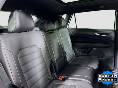 Used 2024 Volkswagen Atlas Cross Sport SEL R-Line AWD/4WD image 27
