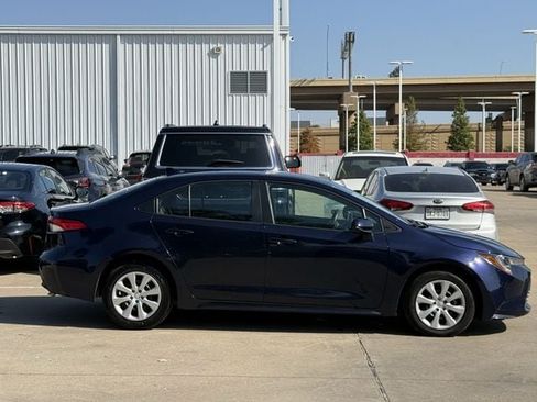 Used 2024 Toyota Corolla LE FWD image 3