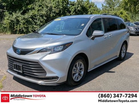 Used 2025 Toyota Sienna LE w/ LE Plus Package AWD/4WD image 7