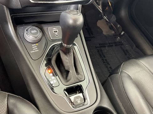 Used 2022 Jeep Cherokee Limited image 16