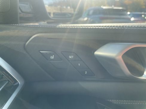 Used 2021 BMW X7 M50i w/ Cold Weather Package image 39