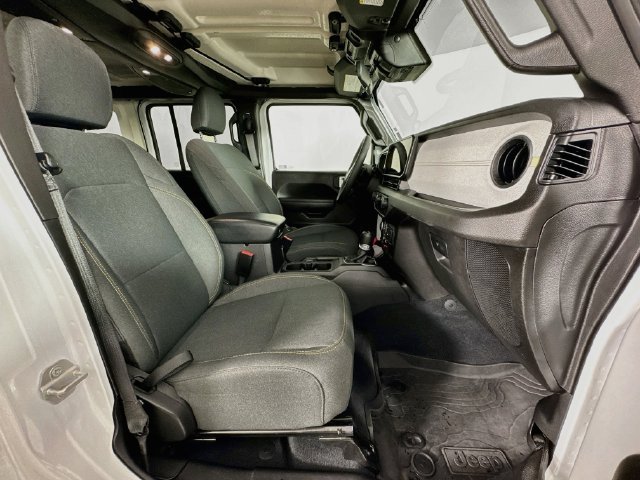 Used 2024 Jeep Wrangler Unlimited AWD/4WD image 32