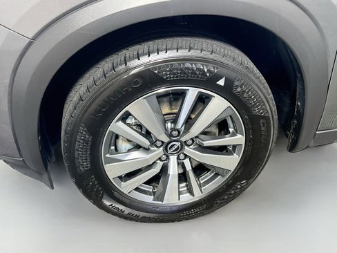 Used 2025 Nissan Pathfinder SL FWD image 13