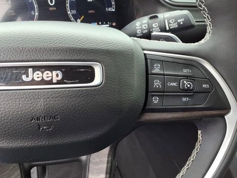 Used 2023 Jeep Grand Cherokee Limited w/ Black Appearance Package image 29