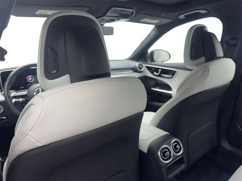 Used 2025 Mercedes-Benz C 300 Sedan image 33
