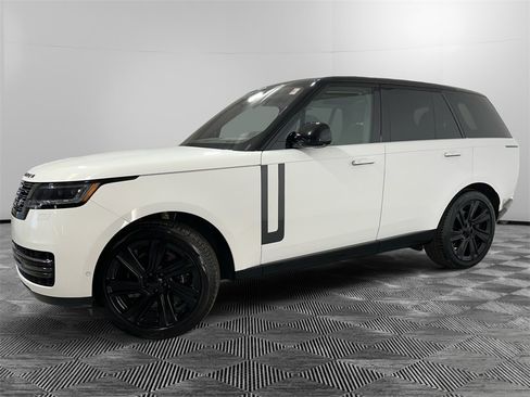 Used 2023 Land Rover Range Rover SE image 2