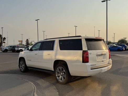 Used 2018 Chevrolet Suburban LT AWD/4WD image 4